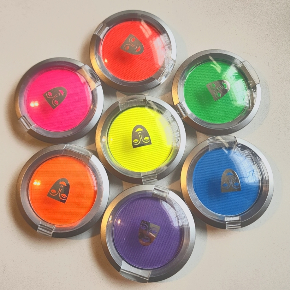 Kryolan Dayglow UV Pressed Powder